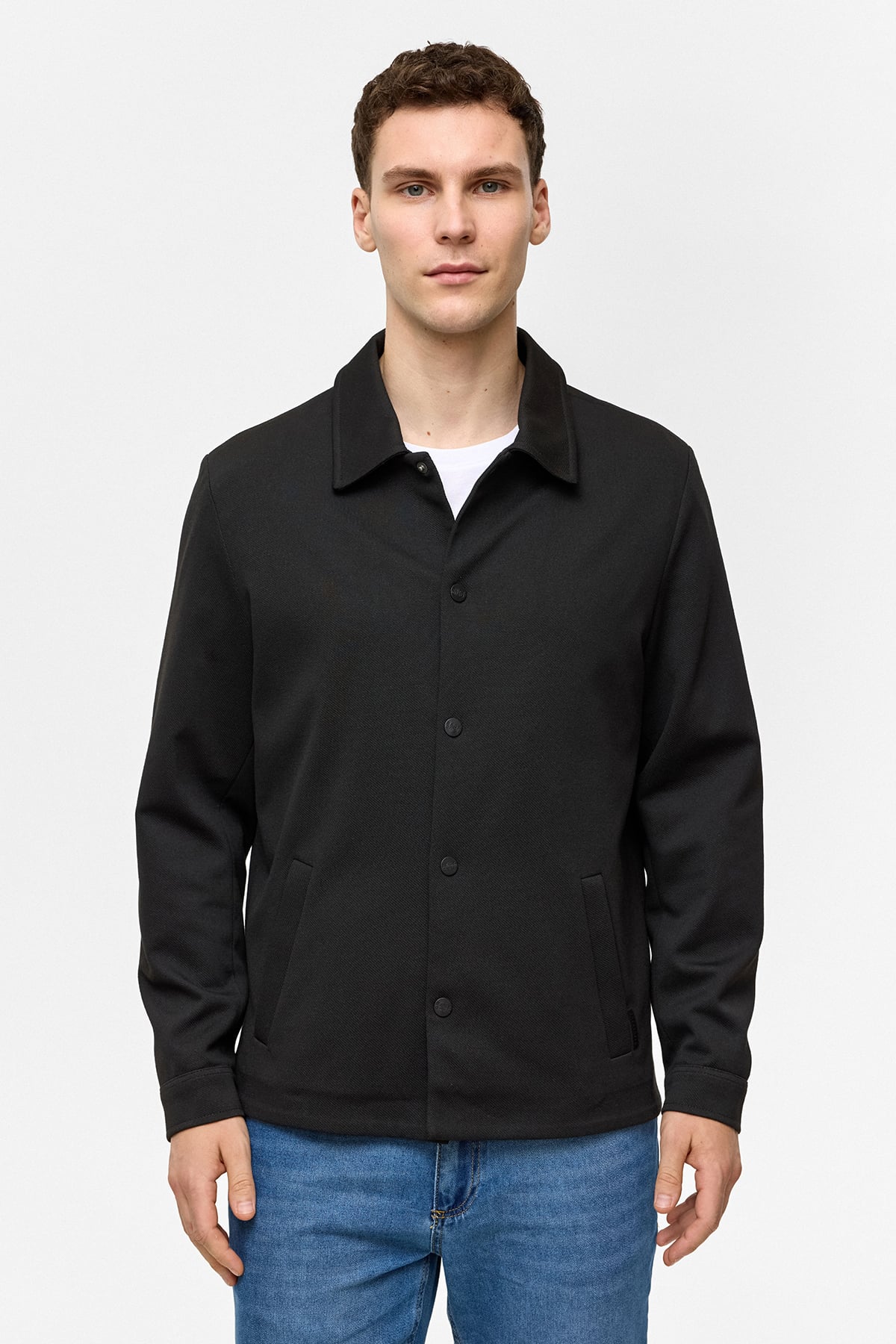 Siyah Regular Fit Jakarlı Gömlek Yaka Mont