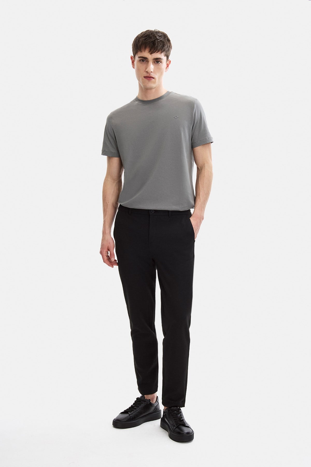 Siyah Regular Fit Diagonel Jakarlı Örme Pantolon