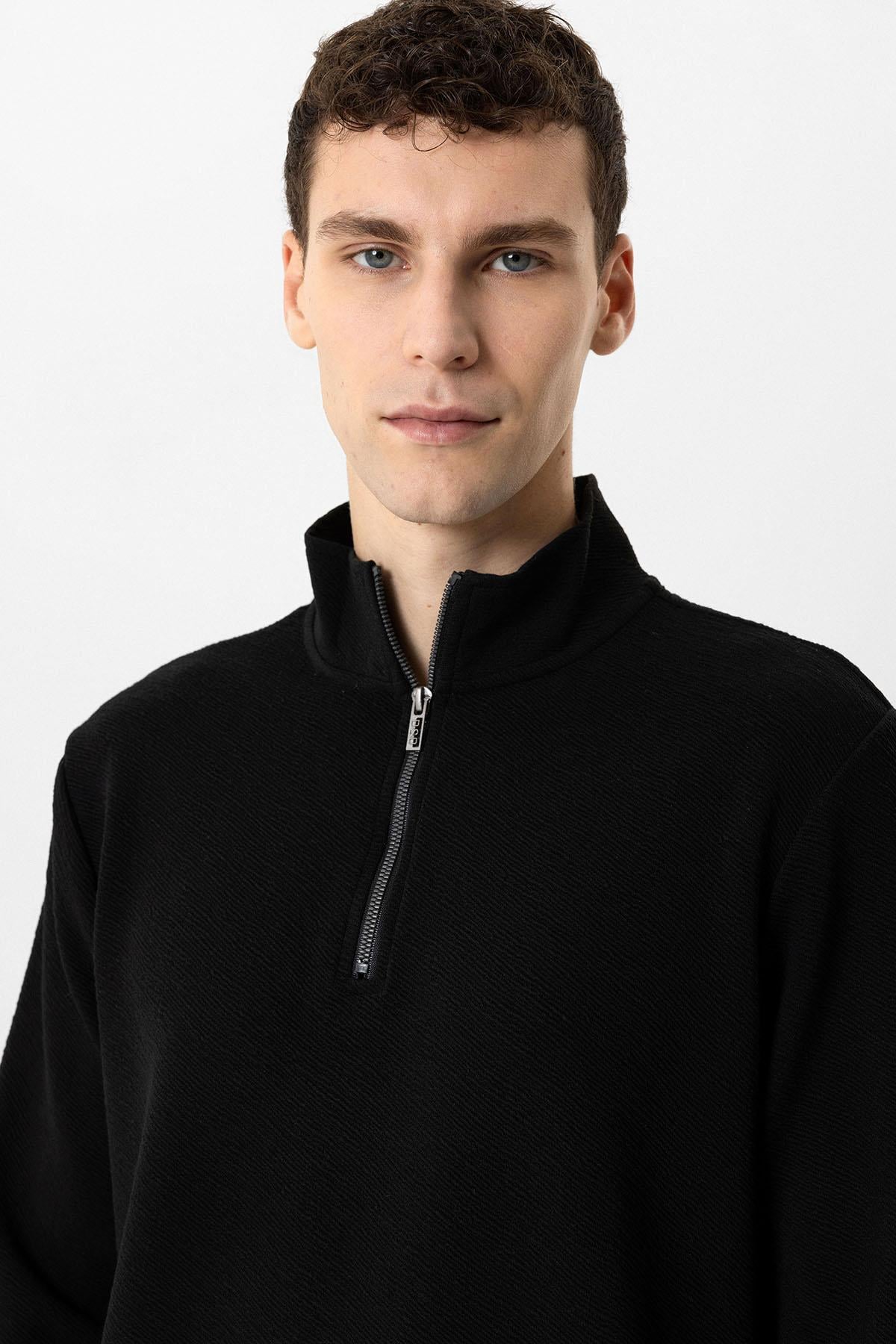 Siyah Regular Fit Dik Yaka Yarım Fermuarlı Sweatshirt