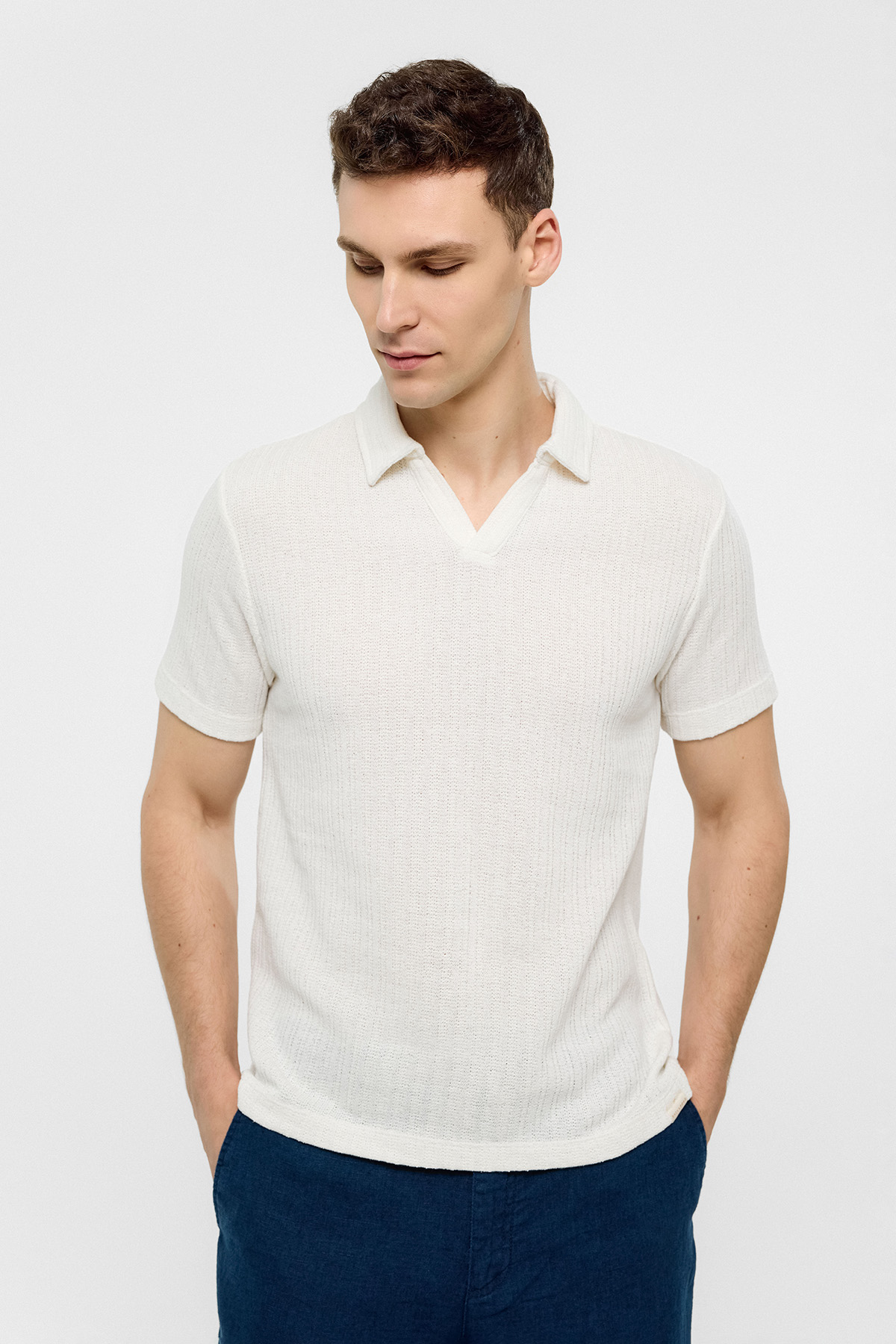 Beyaz Regular Fit Polo Yaka Örme Tişört 