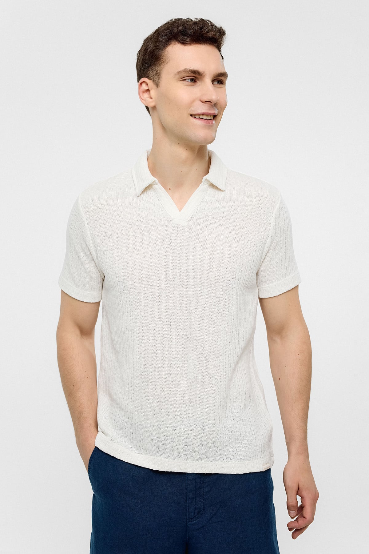 Beyaz Regular Fit Polo Yaka Örme Tişört 