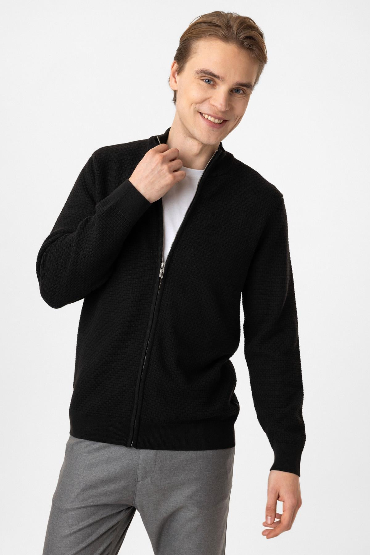 Siyah Regular Fit Desenli Dik Yaka Fermuarlı Triko Hırka