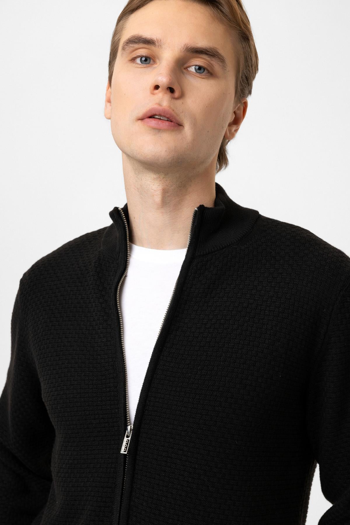 Siyah Regular Fit Desenli Dik Yaka Fermuarlı Triko Hırka