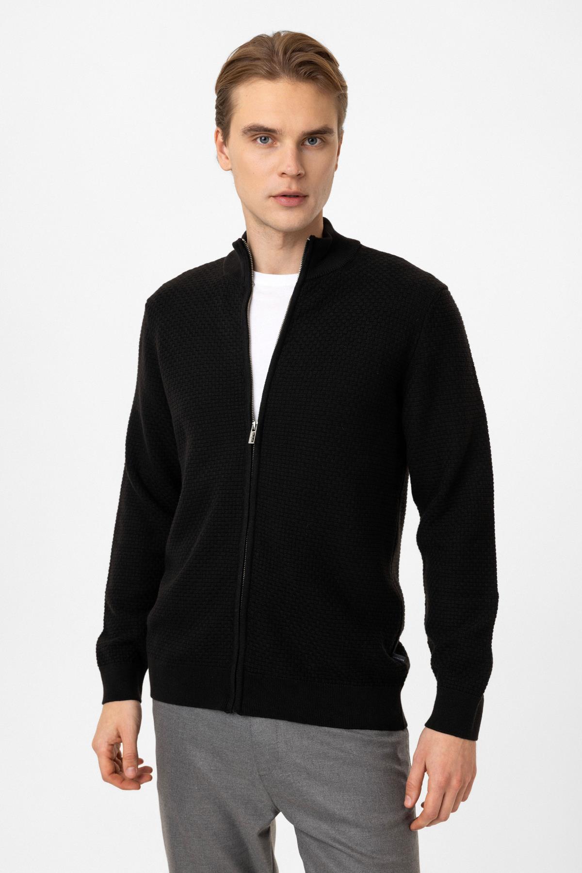 Siyah Regular Fit Desenli Dik Yaka Fermuarlı Triko Hırka