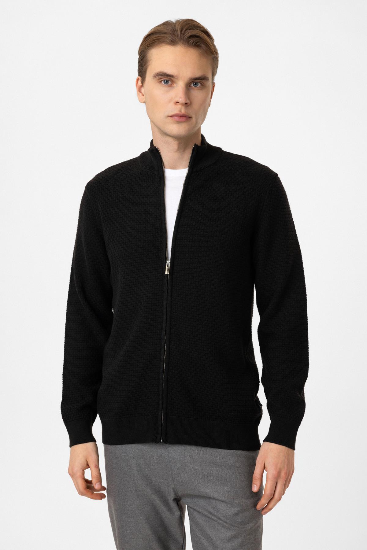 Siyah Regular Fit Desenli Dik Yaka Fermuarlı Triko Hırka