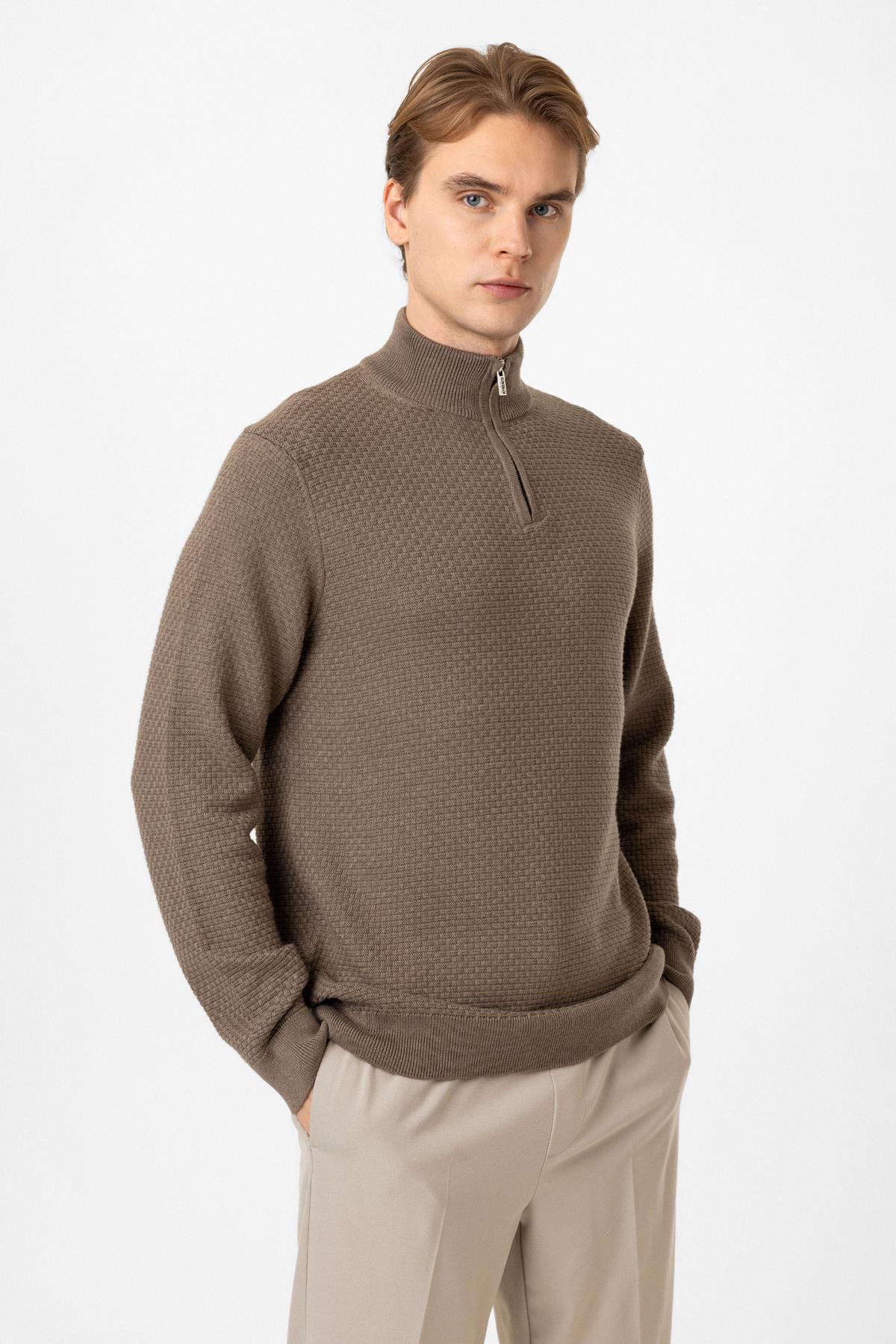 Vizon Regular Fit Desenli Dik Yaka Yarım Fermuarlı Triko Kazak