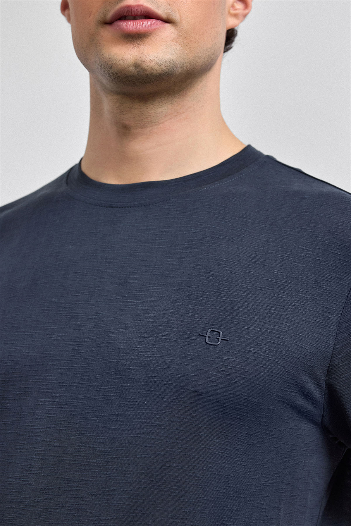 Siyah Regular Fit Flamlı Basic Tişört