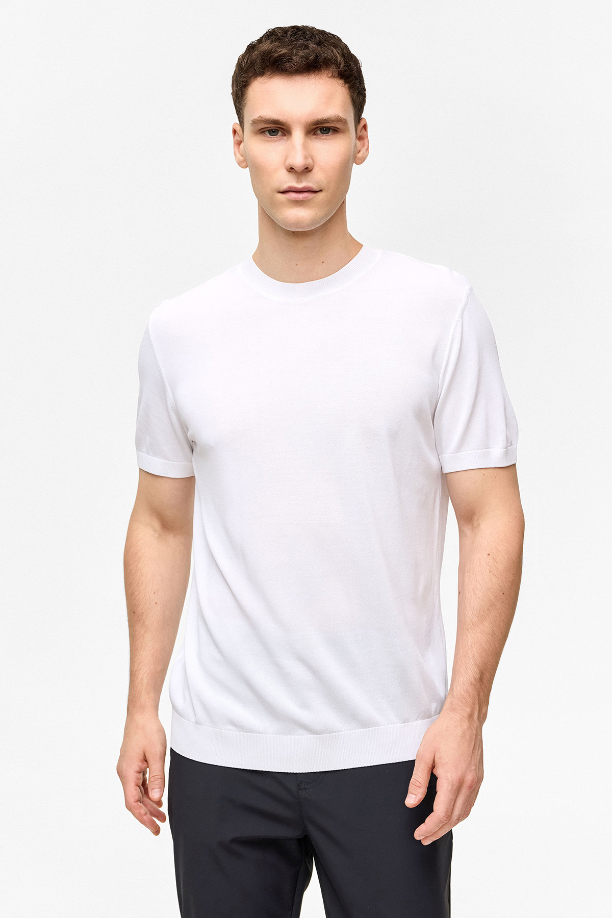 Beyaz Regular Fit Triko Bisiklet Yaka Tişört