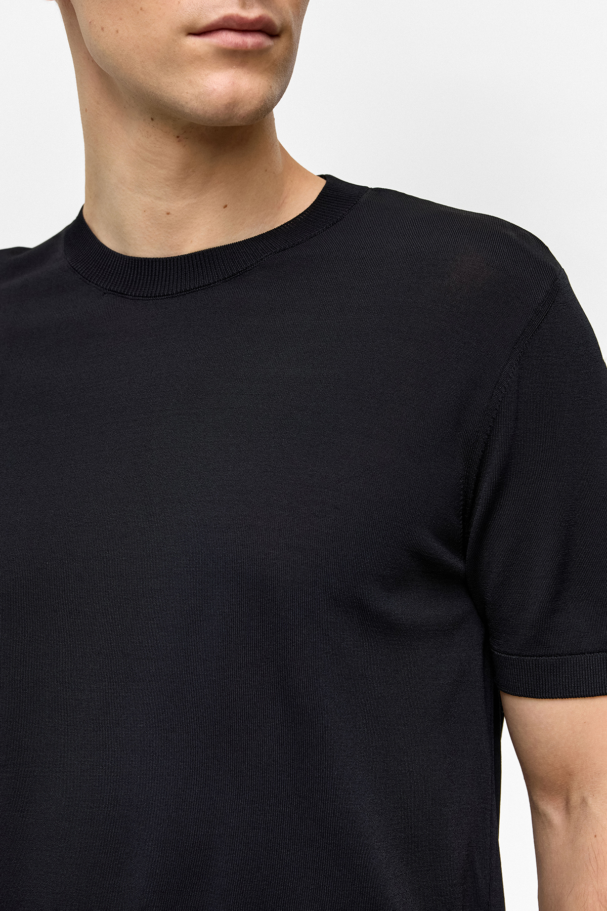 Siyah Regular Fit Triko Bisiklet Yaka Tişört