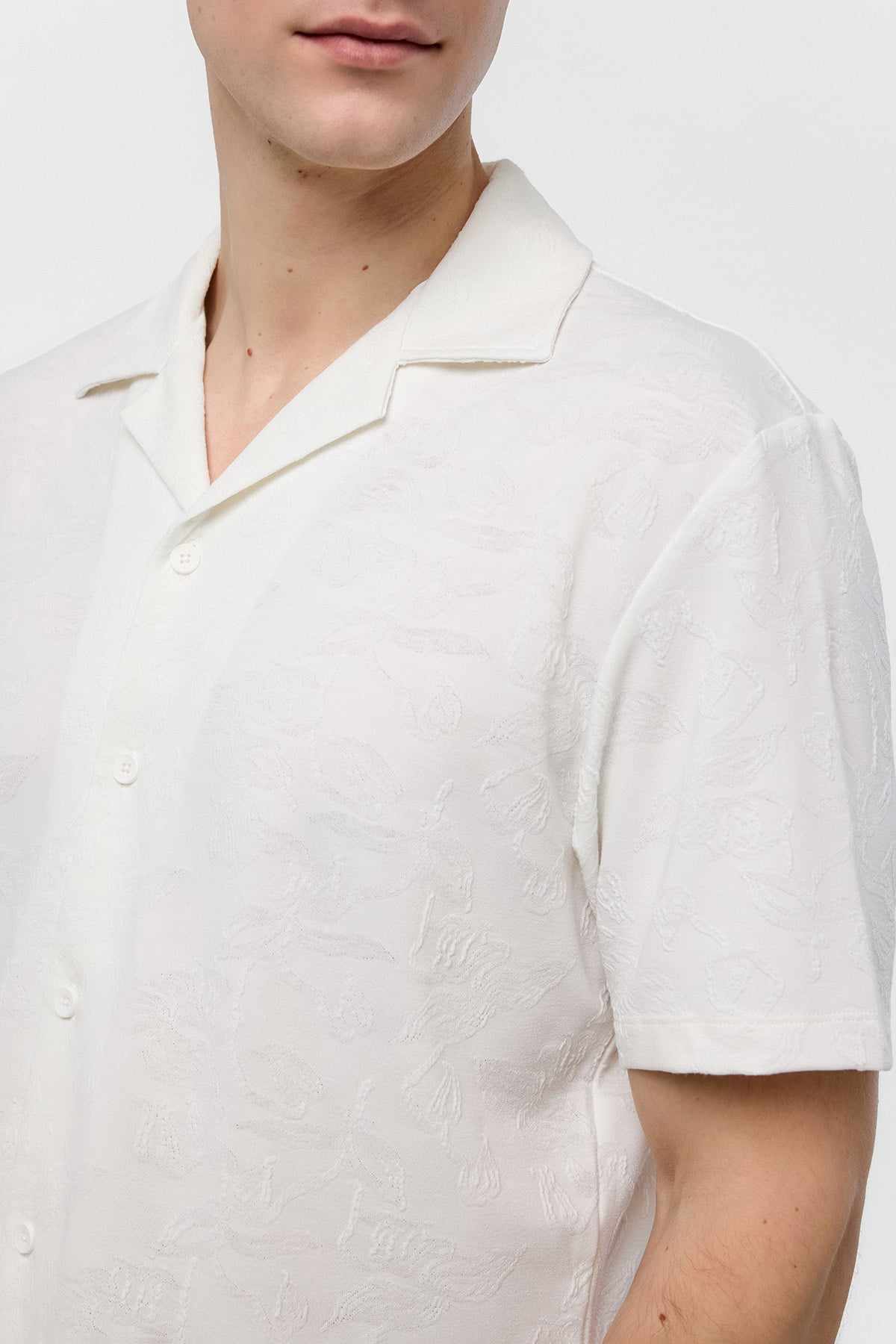 Beyaz Relaxed Fit Küba Yaka Kısa Kollu Gömlek