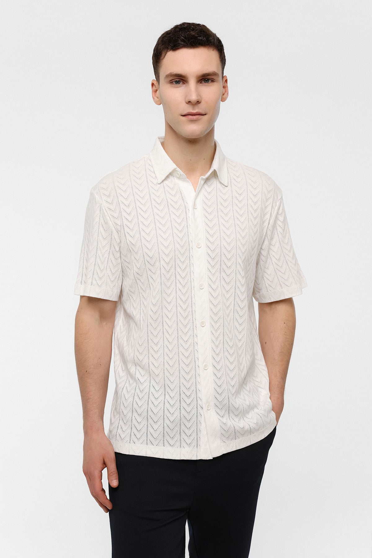 Beyaz Regular Fit %100 Pamuk Kısa Kollu Gömlek