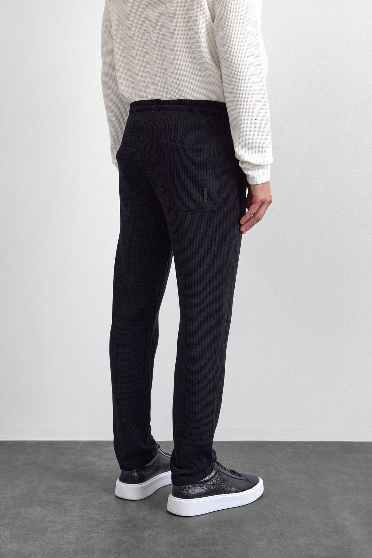 Siyah Regular Fit Örme Jogger Pantolon