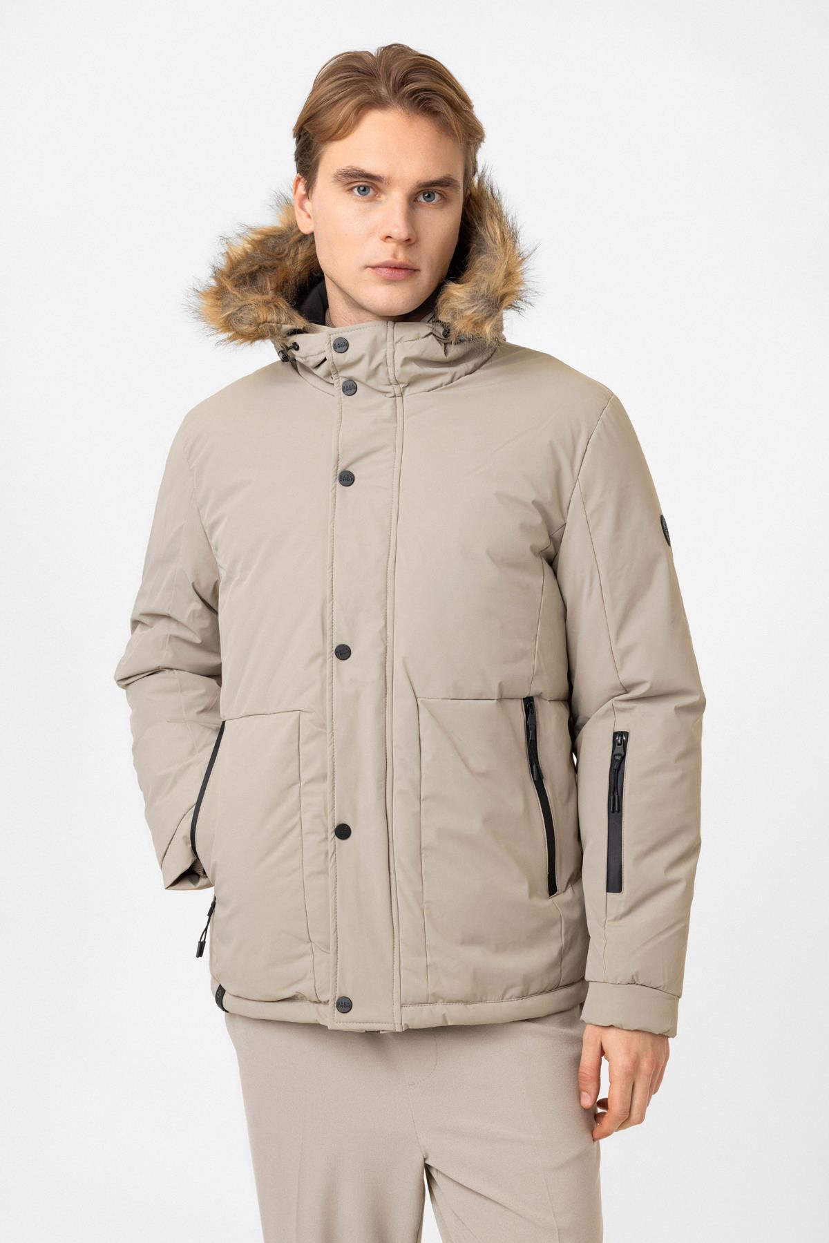 Bej Regular Fit Kapüşonlu Kürklü Puffer Mont