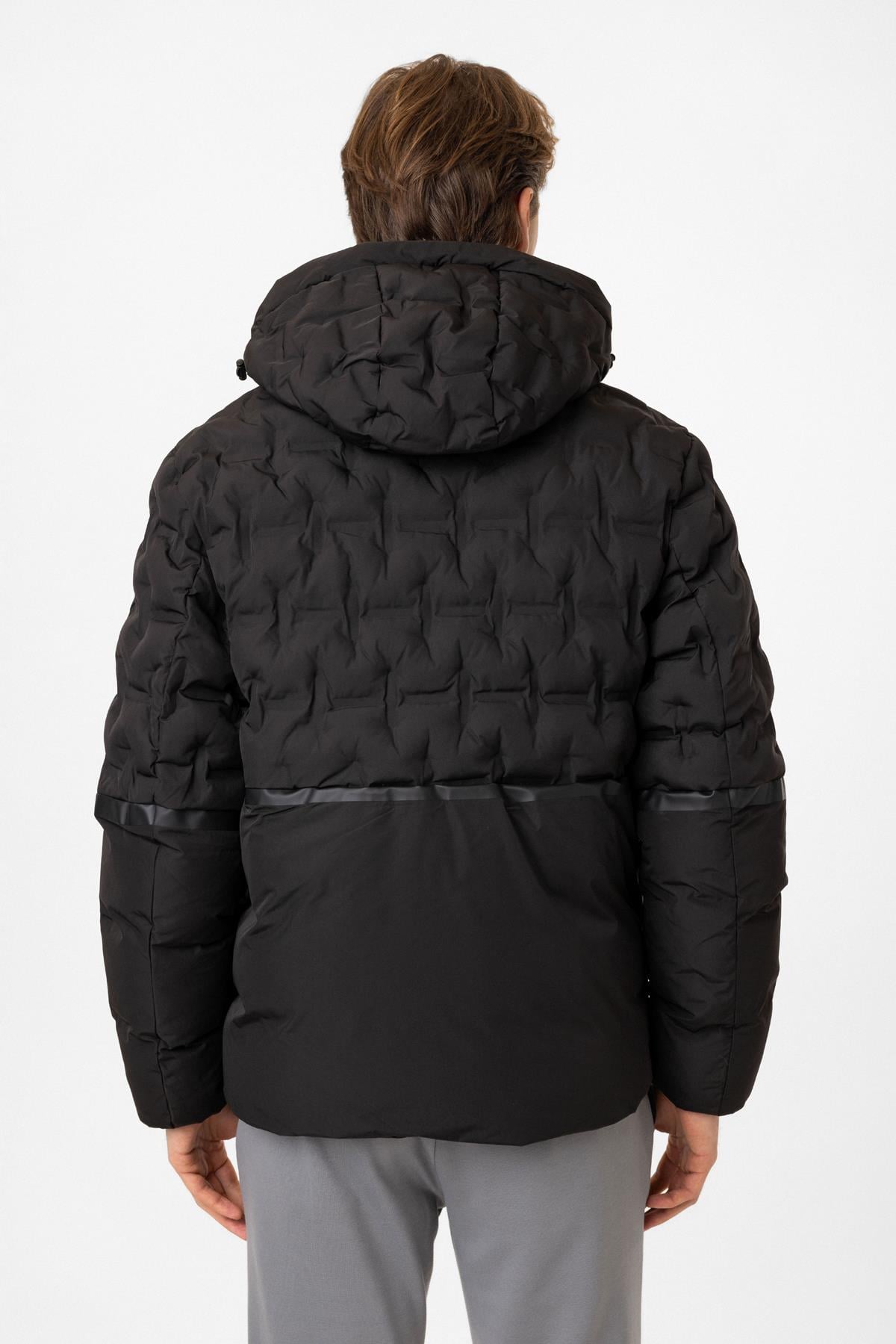 Siyah Regular Fit Kapüşonlu Puffer Mont