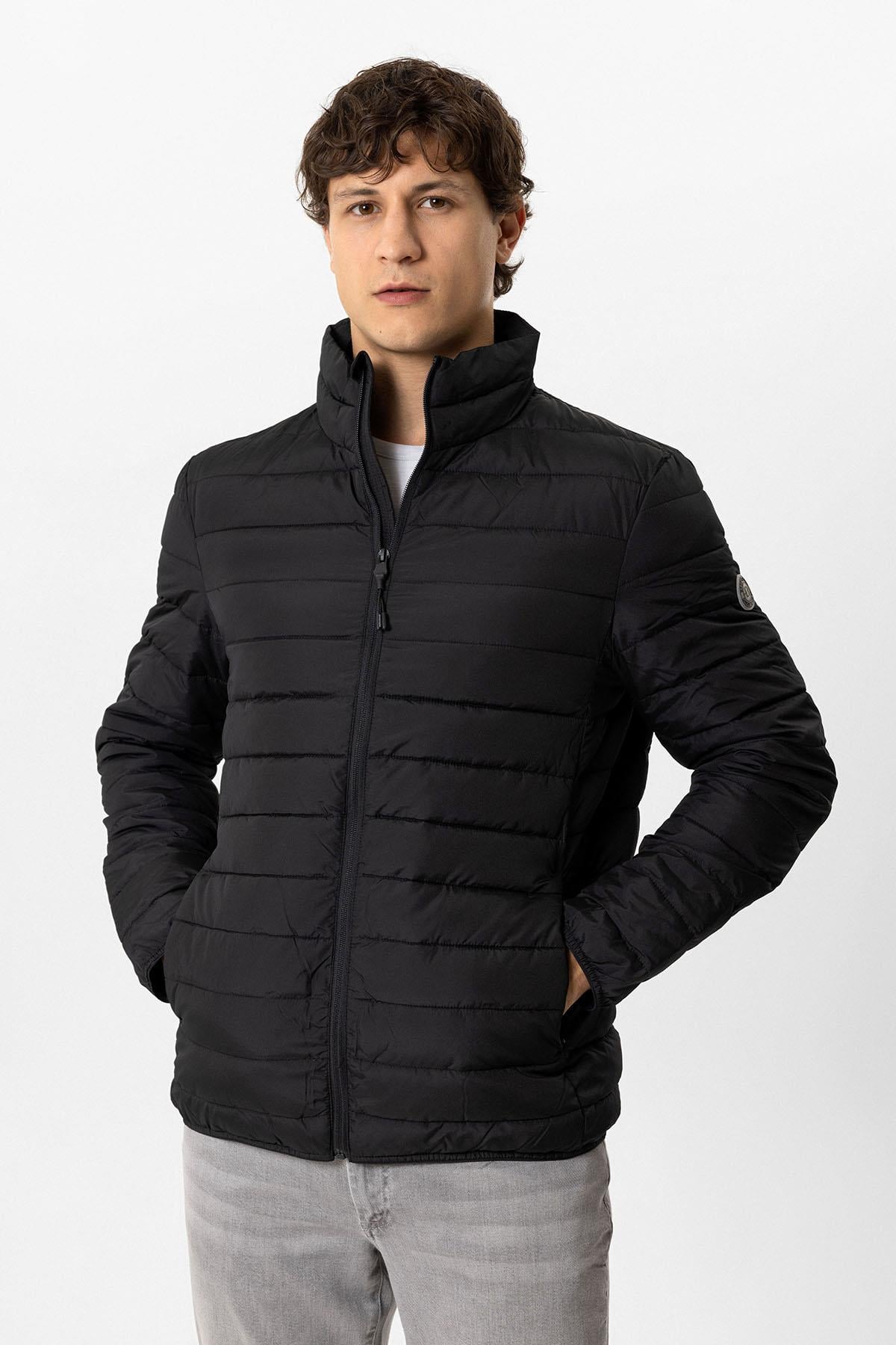 Siyah Regular Fit Dik Yaka Puffer Şişme Mont