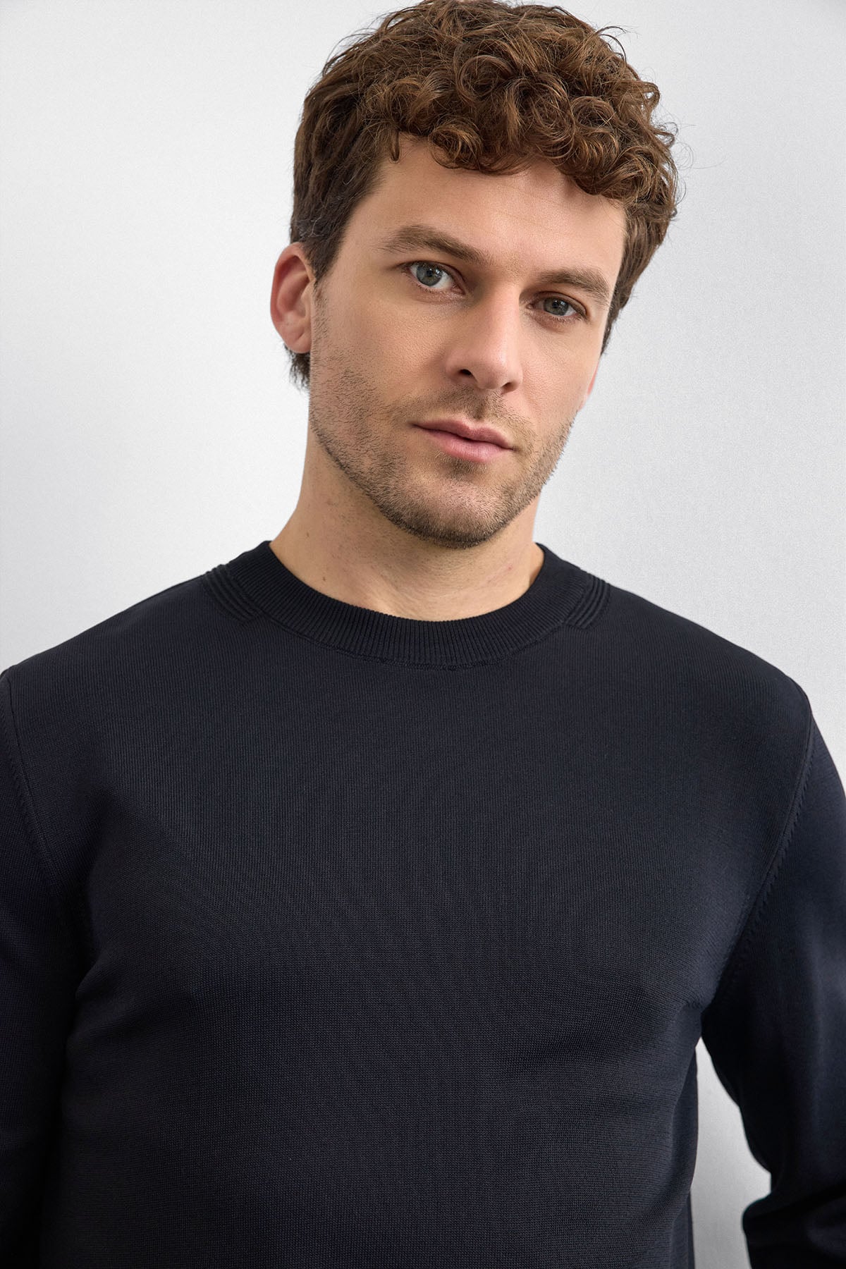 Siyah Regular Fit Triko Dik Yaka Kazak 