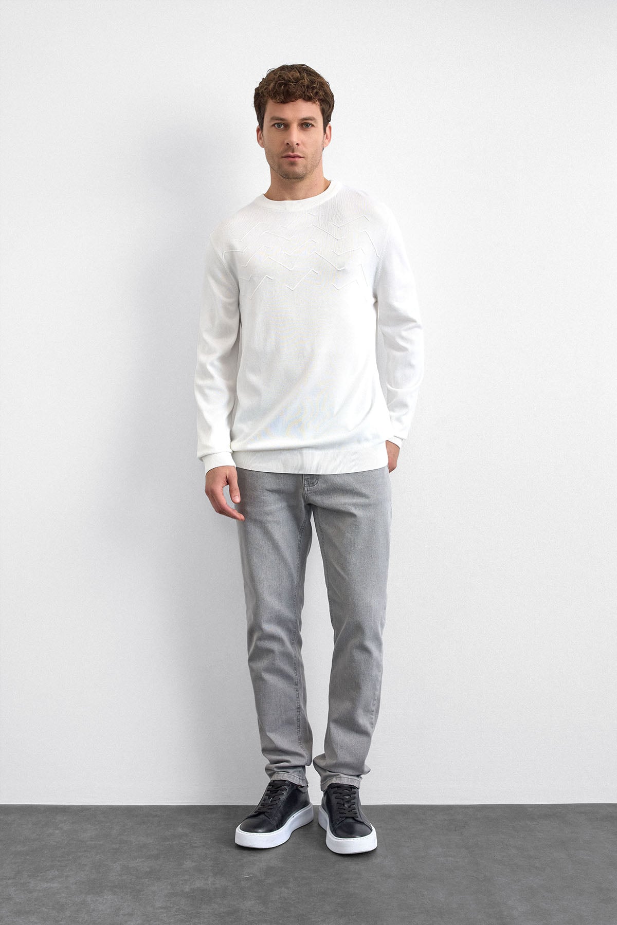 Beyaz Regular Fit Triko Kazak