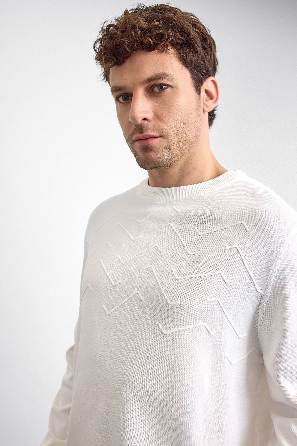 Beyaz Regular Fit Triko Kazak