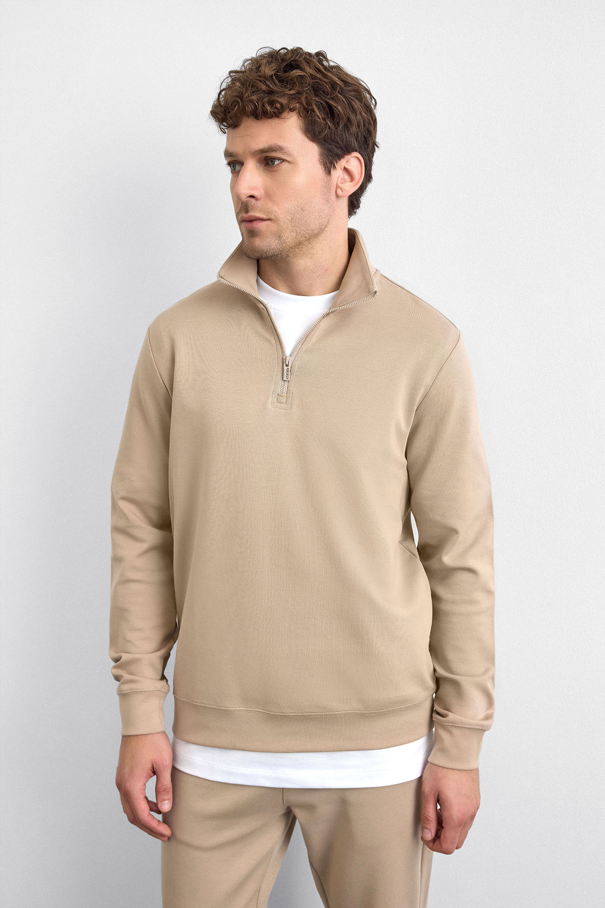 Bej Regular Fit Dik Yaka Yarım Fermuarlı Sweatshirt