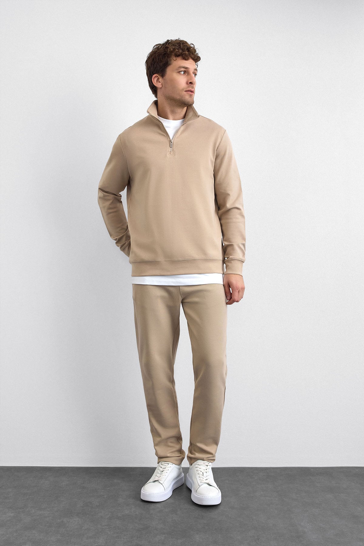 Bej Regular Fit Dik Yaka Yarım Fermuarlı Sweatshirt