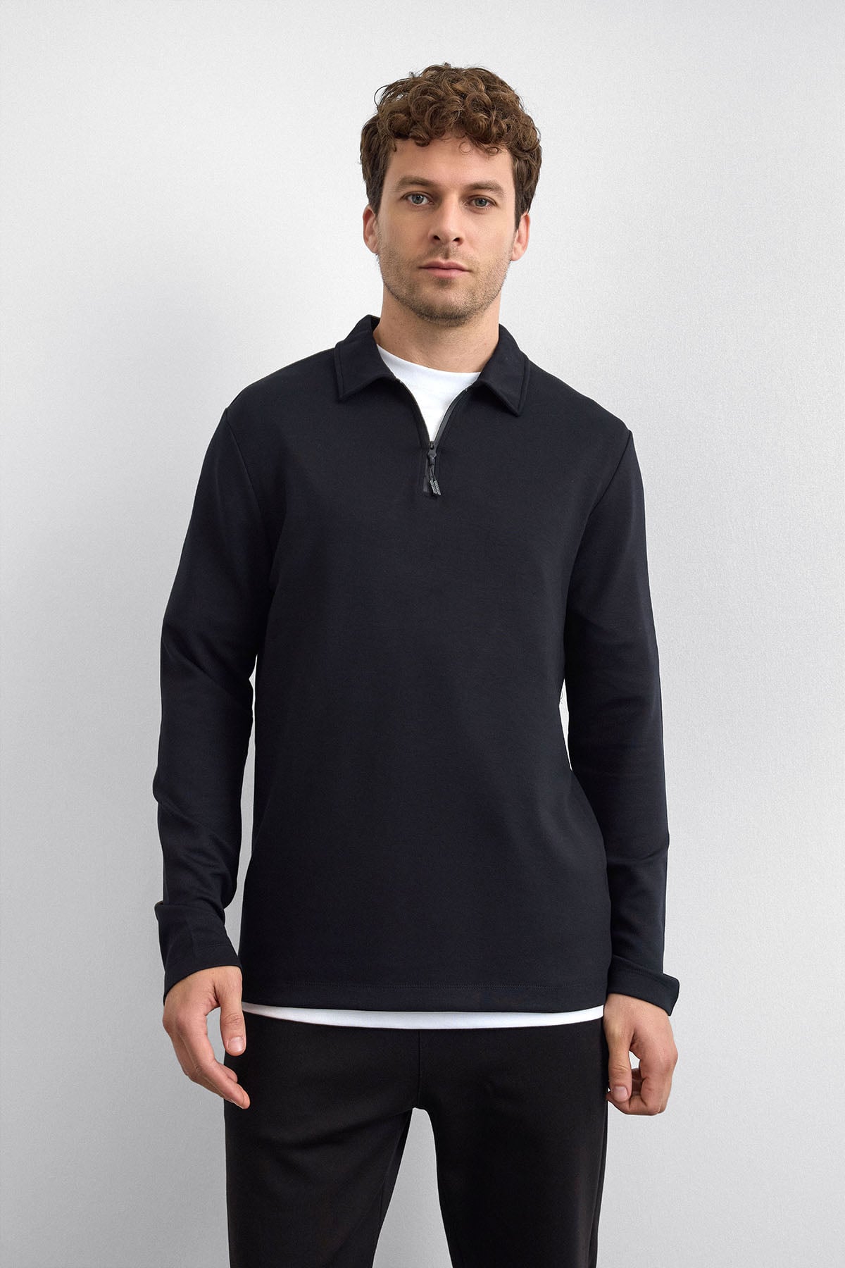 Siyah Regular Fit Gömlek Yaka Yarım Fermuarlı Sweatshirt
