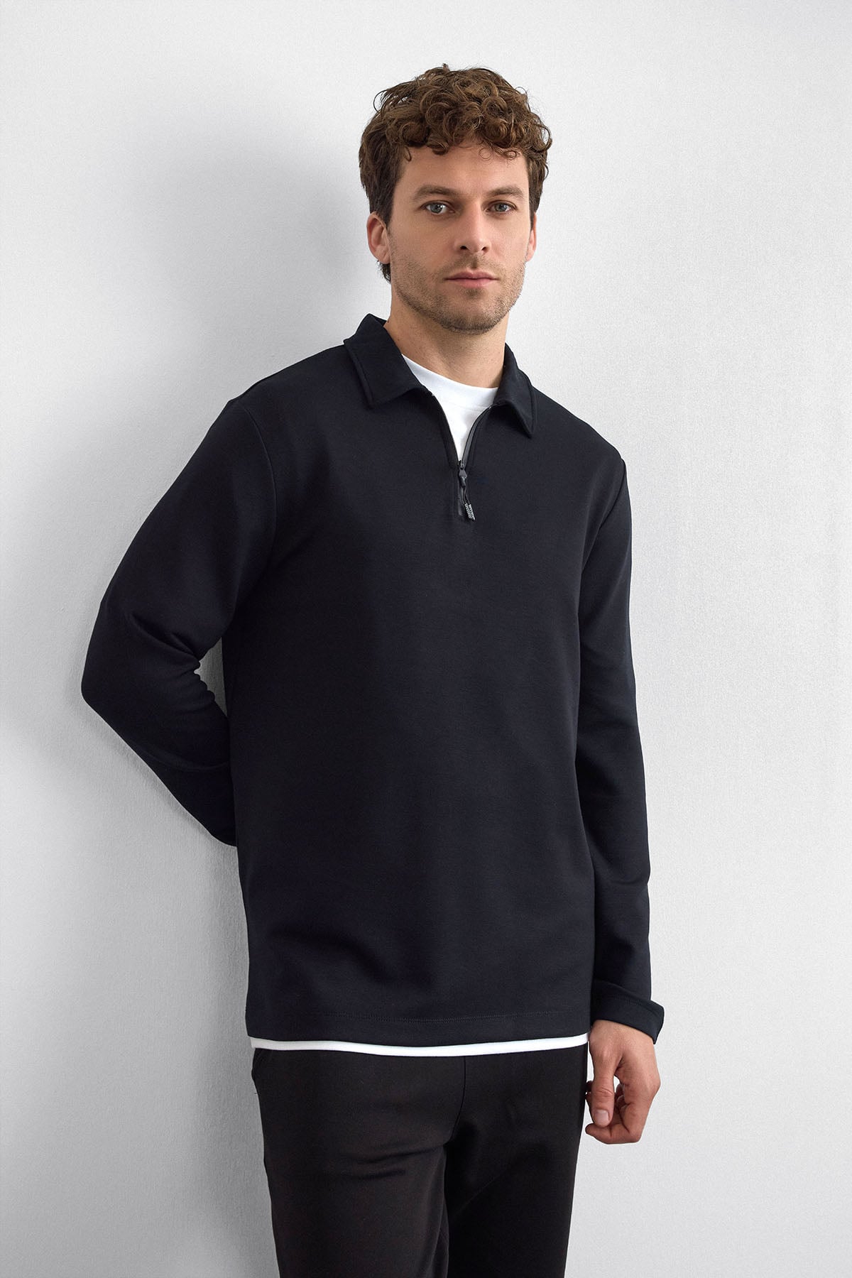 Siyah Regular Fit Gömlek Yaka Yarım Fermuarlı Sweatshirt