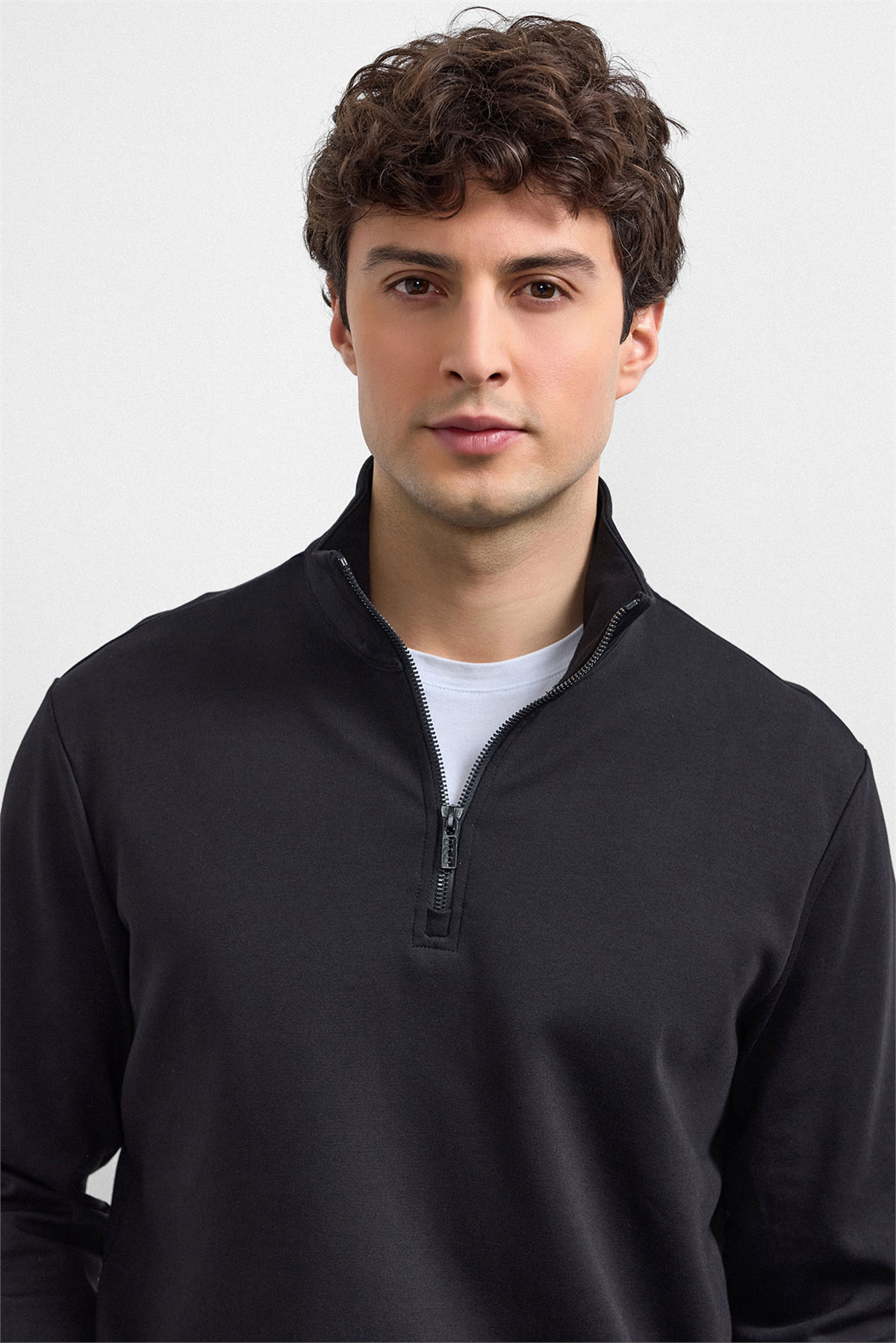 Siyah Regular Fit Yarım Fermuarlı Sweatshirt
