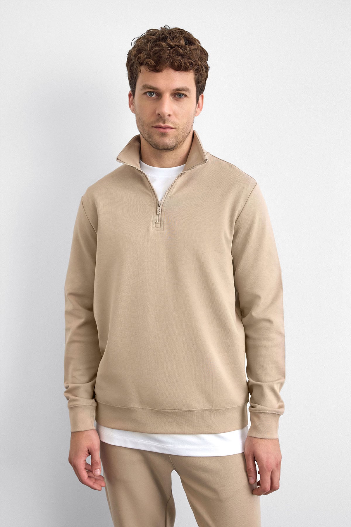 Bej Regular Fit Dik Yaka Yarım Fermuarlı Sweatshirt