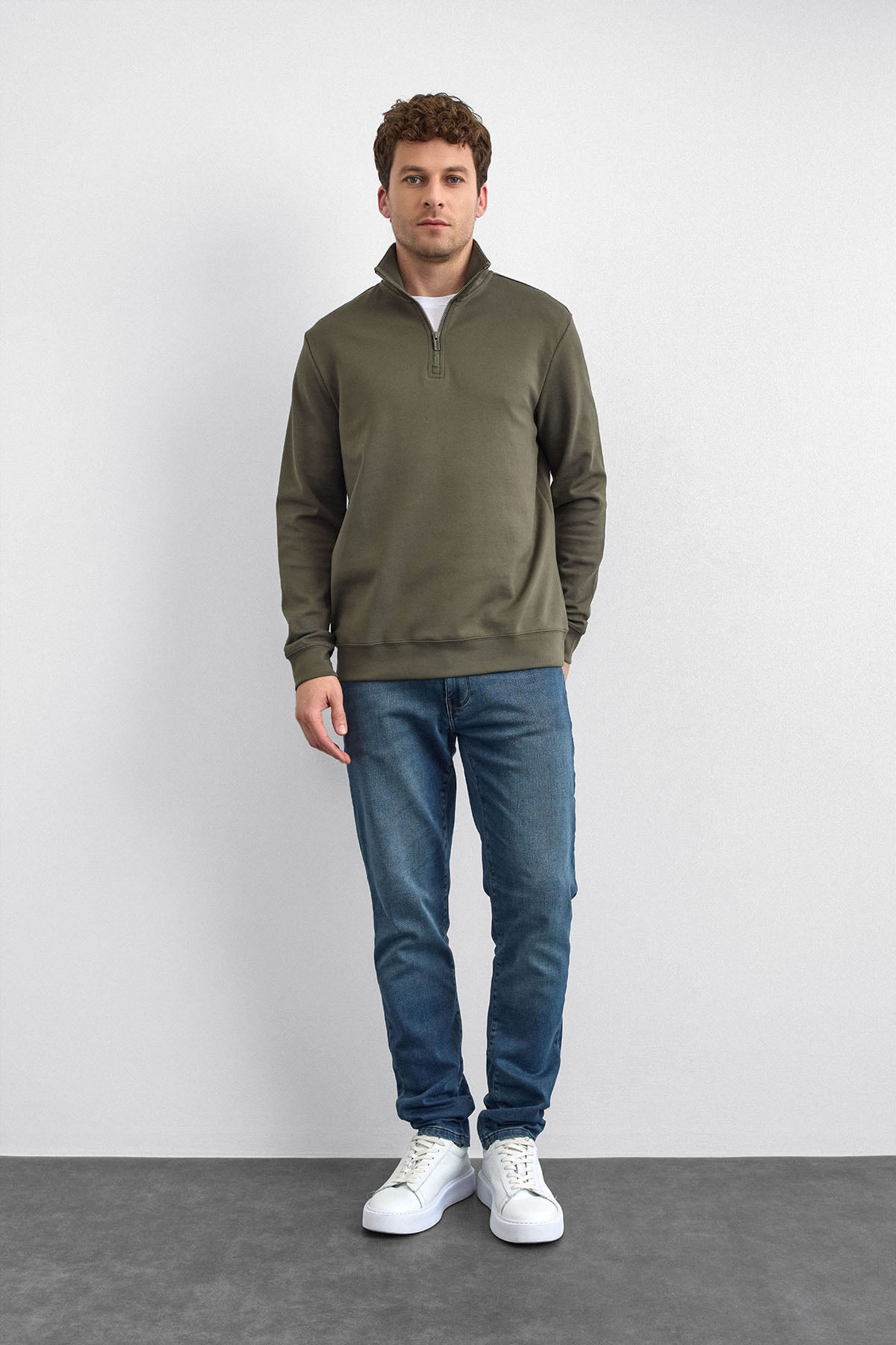 Haki Regular Fit Dik Yaka Yarım Fermuarlı Sweatshirt