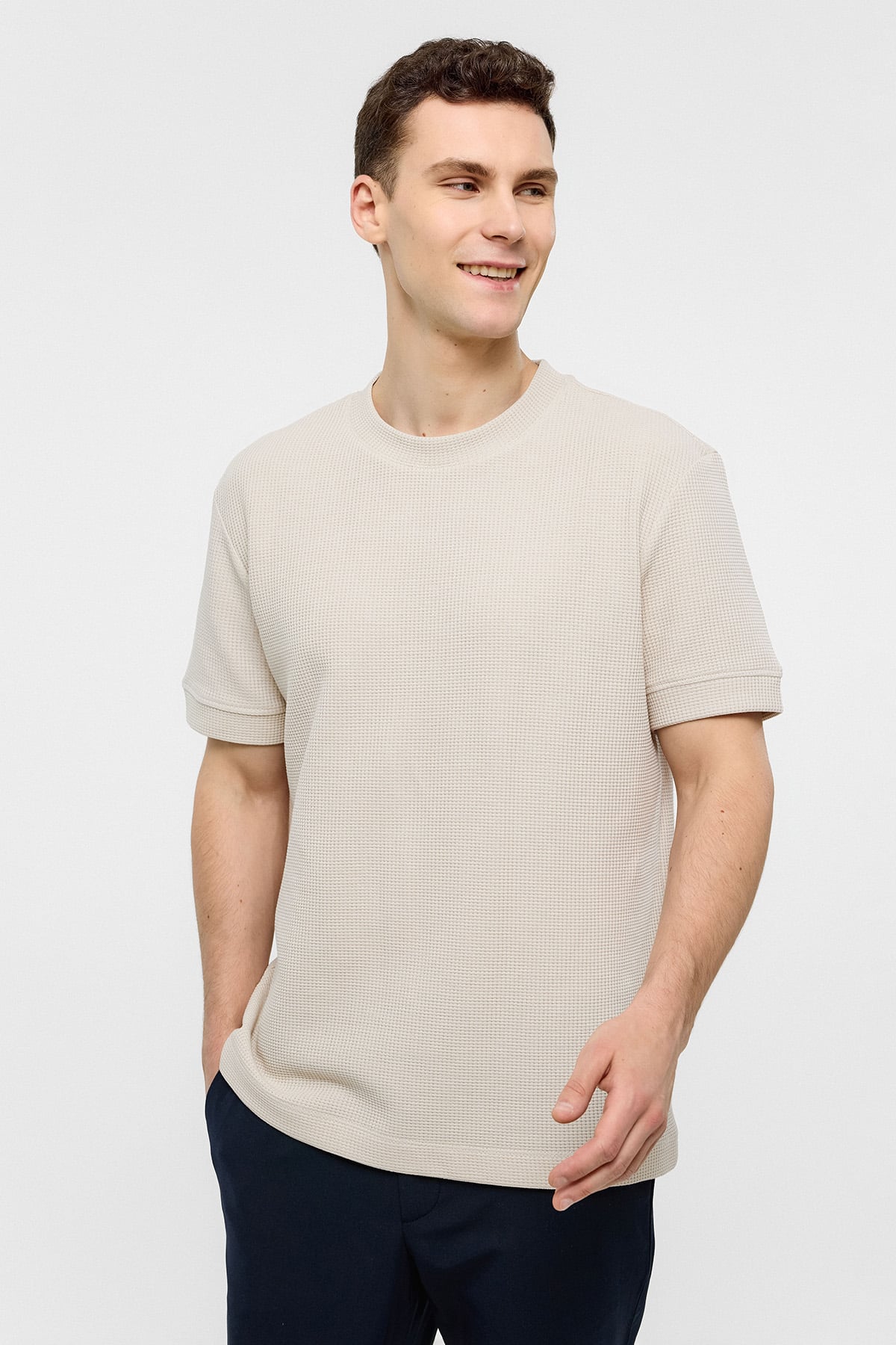 Bej Relaxed Fit Bisiklet Yaka Tişört