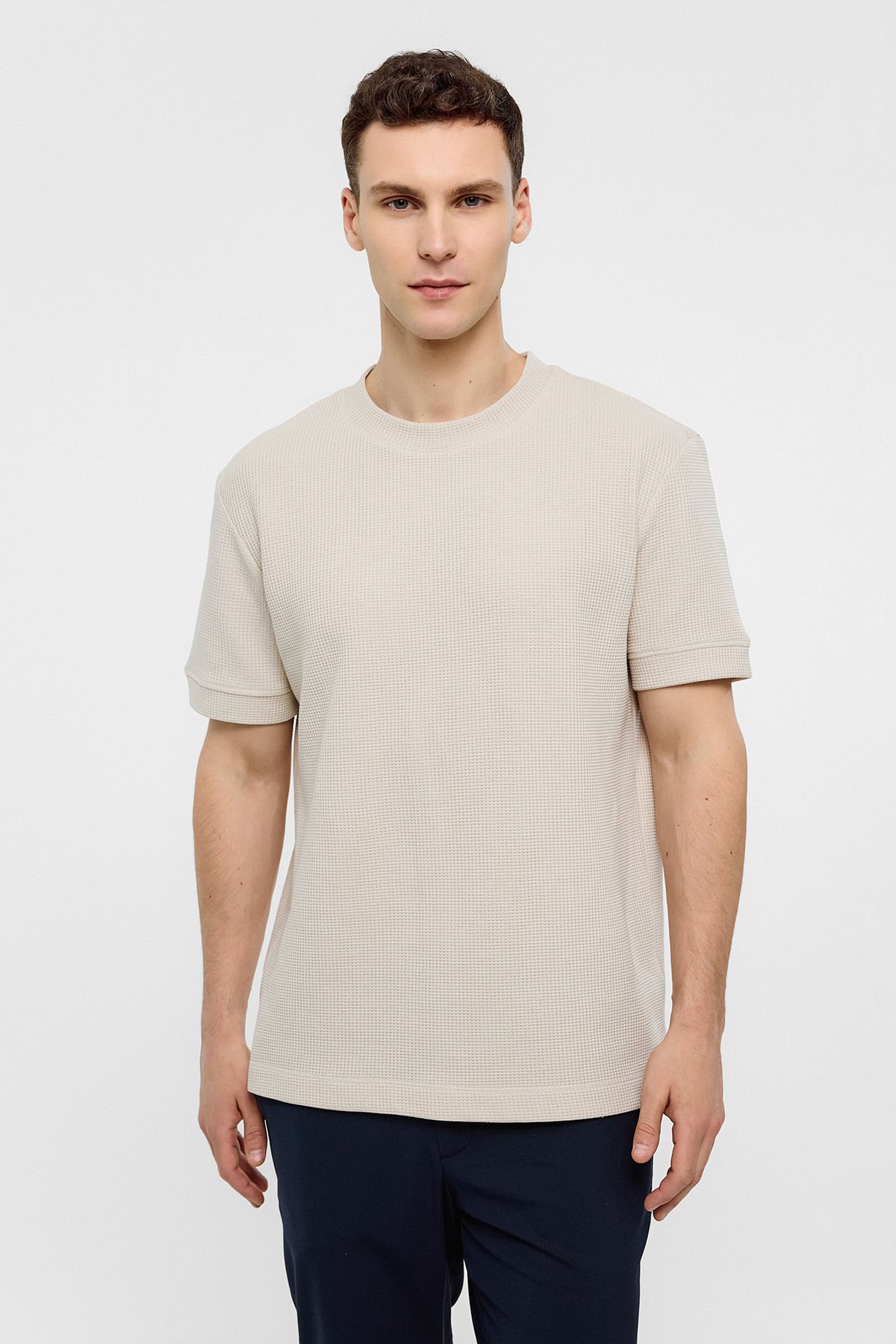Bej Relaxed Fit Bisiklet Yaka Tişört