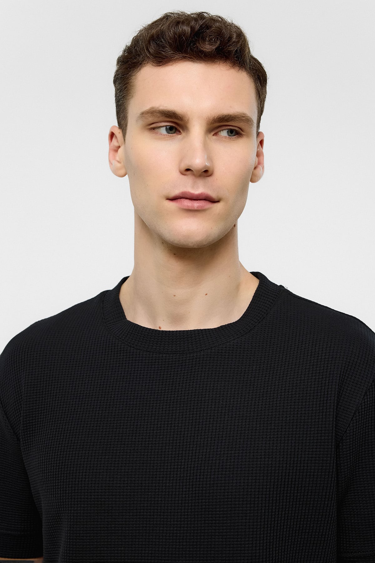 Siyah Relaxed Fit Bisiklet Yaka Tişört