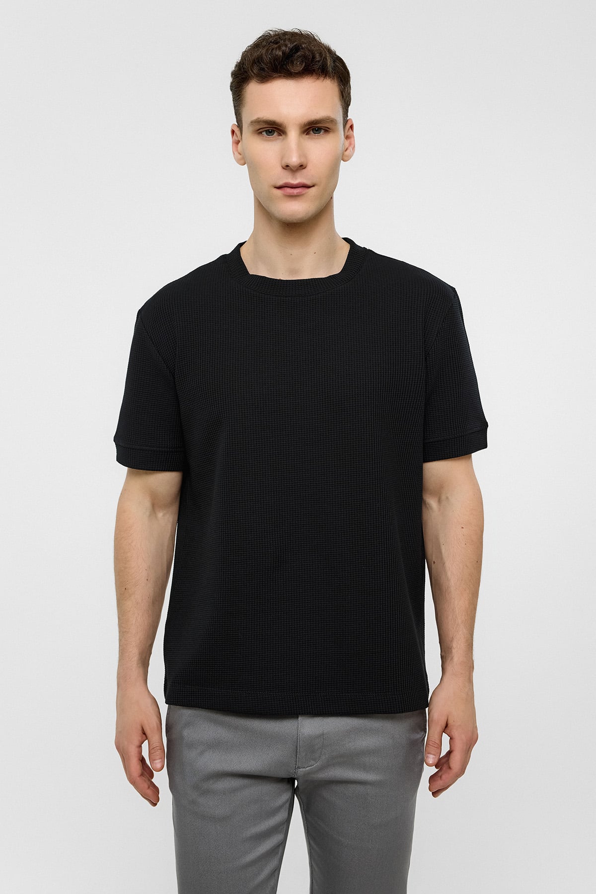 Siyah Relaxed Fit Bisiklet Yaka Tişört