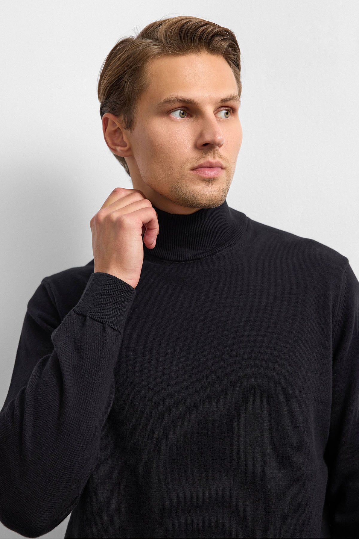 Siyah Regular Fit Balıkçı Yaka Triko Kazak