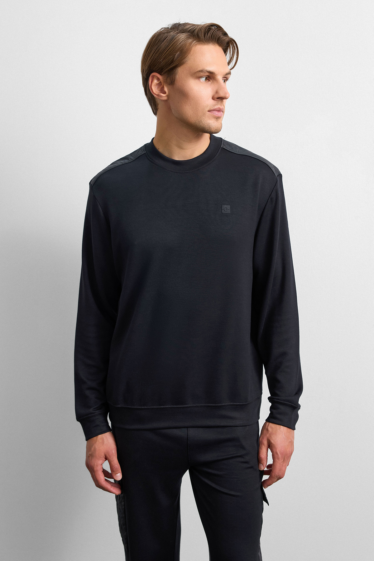 Siyah Omuz Detaylı Bisiklet Yaka Sweatshirt 