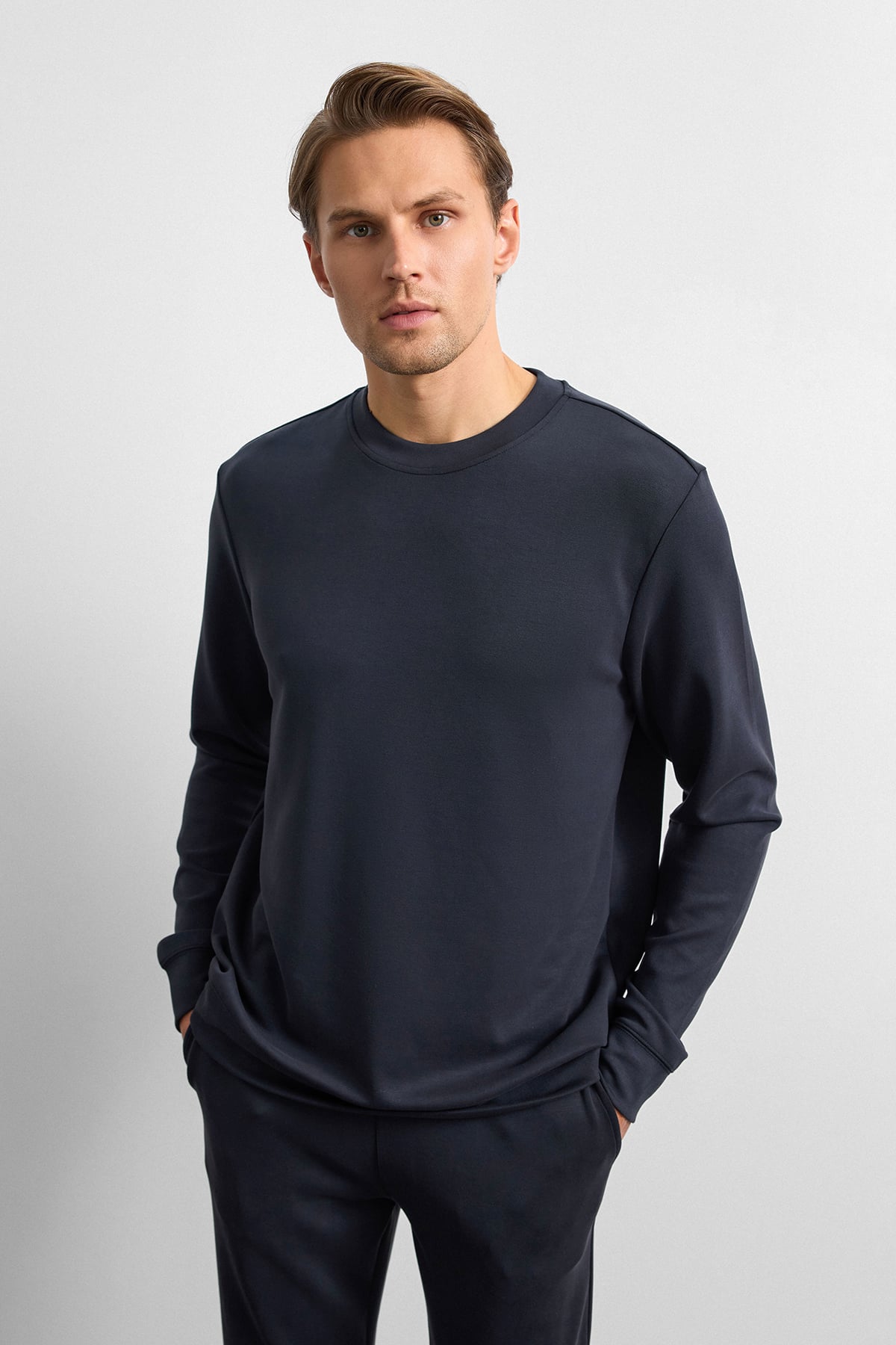 Siyah Regular Fit Bisiklet Yaka Sweatshirt