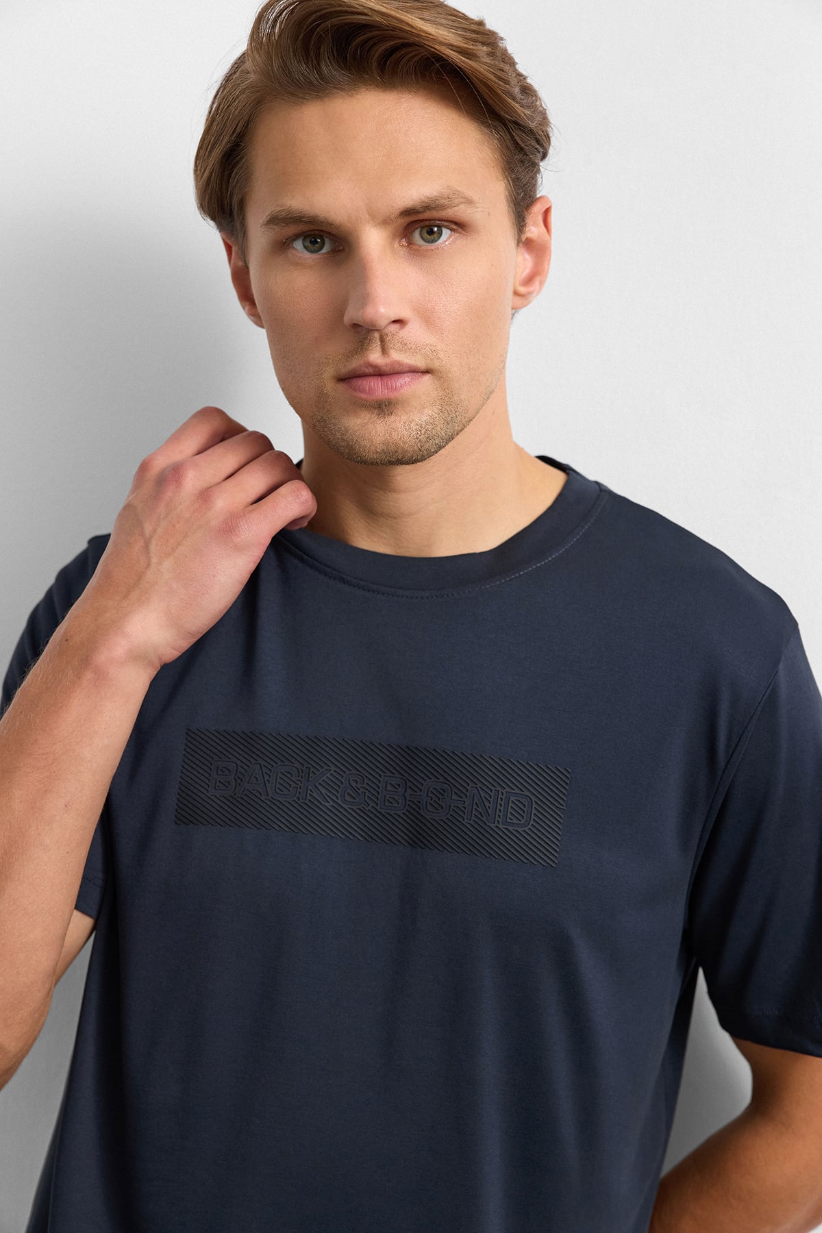 Siyah Regular Fit Bisiklet Yaka Tişört