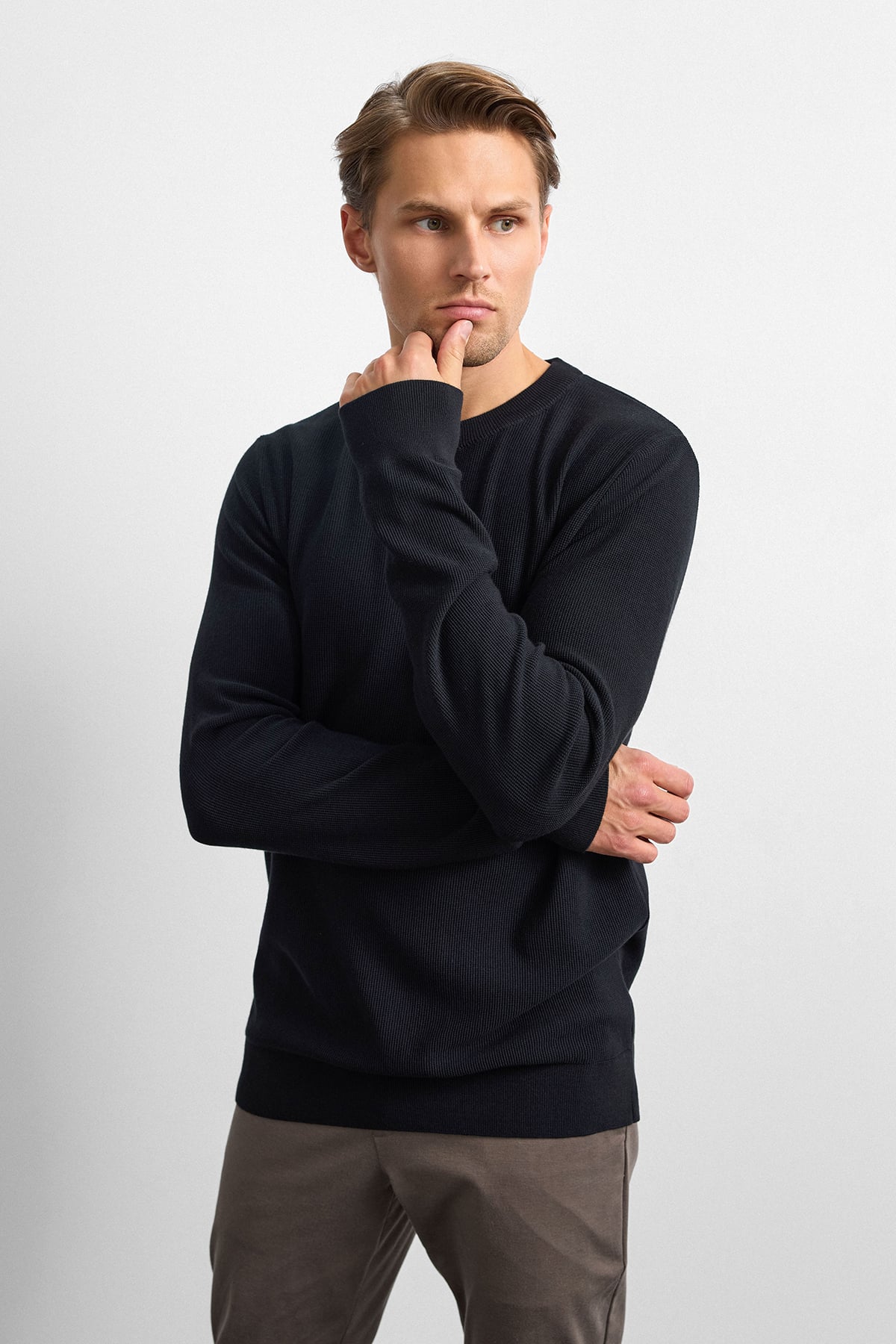 Siyah Regular Fit Bısıklet Yaka Triko Kazak