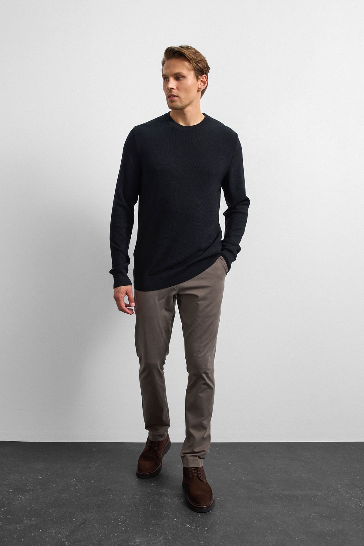 Siyah Regular Fit Bısıklet Yaka Triko Kazak