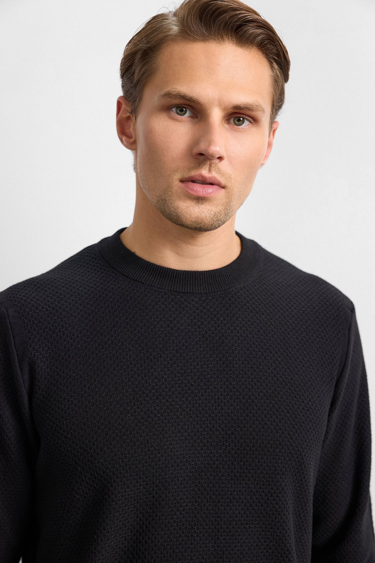 Siyah Regular Fit Bisiklet Yaka Triko Kazak