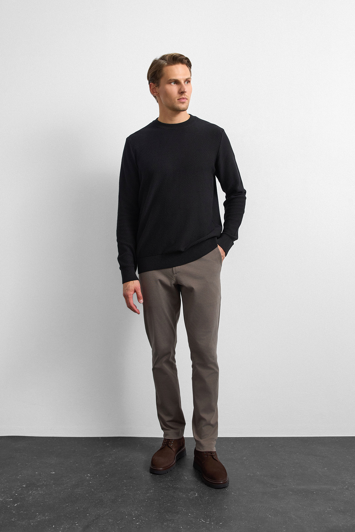 Siyah Regular Fit Bisiklet Yaka Triko Kazak