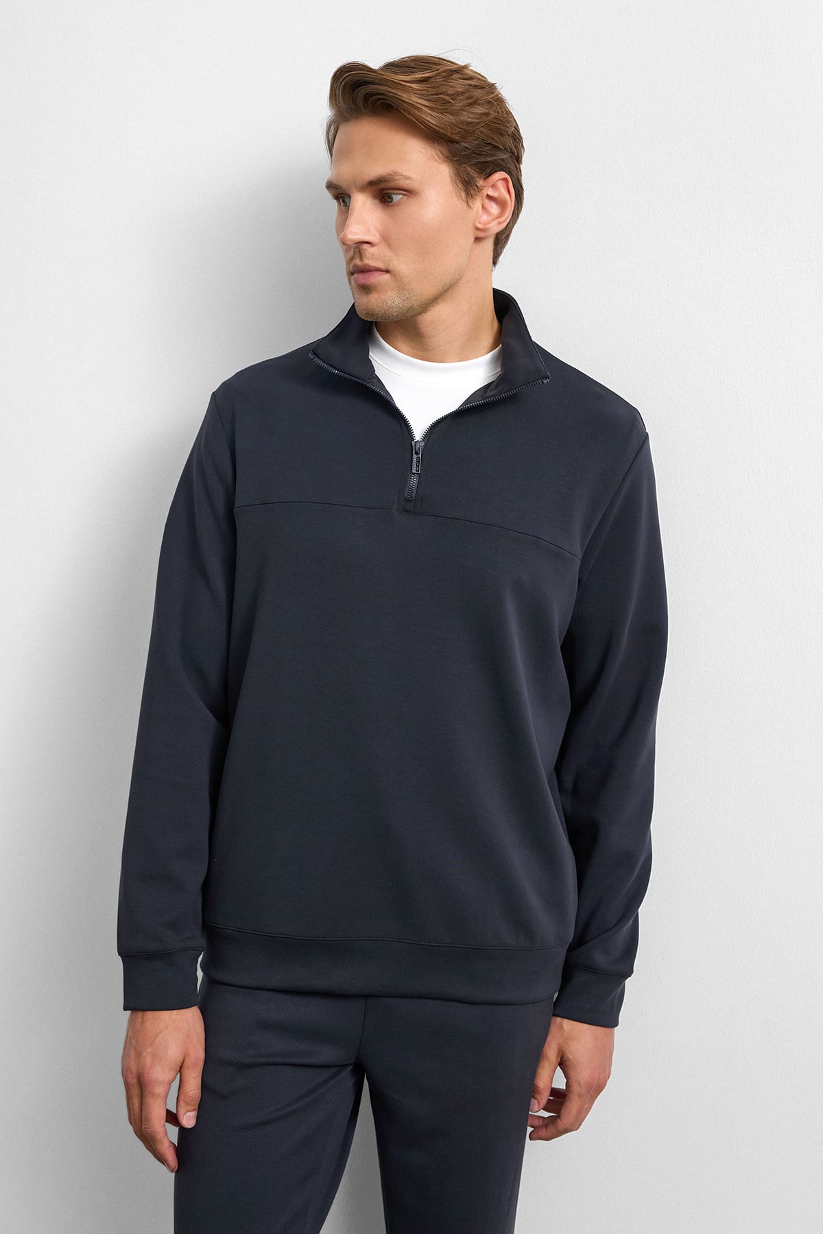 Siyah Regular Fit Yarım Fermuarlı Sweatshirt