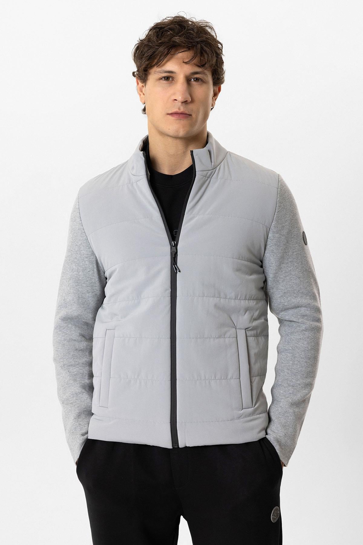 Gri Regular Fit Dik Yaka Fermuarlı Triko Mont