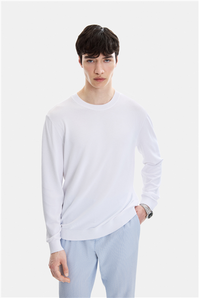 Beyaz Regular Fit Bisiklet Yaka Mevsimlik Triko 