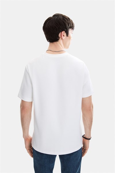 Beyaz Regular Fit Bisiklet Yaka Tişört