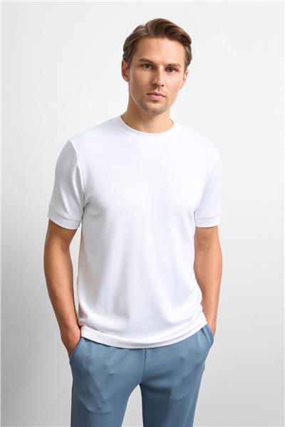 Beyaz Regular Fit Bisiklet Yaka Tişört