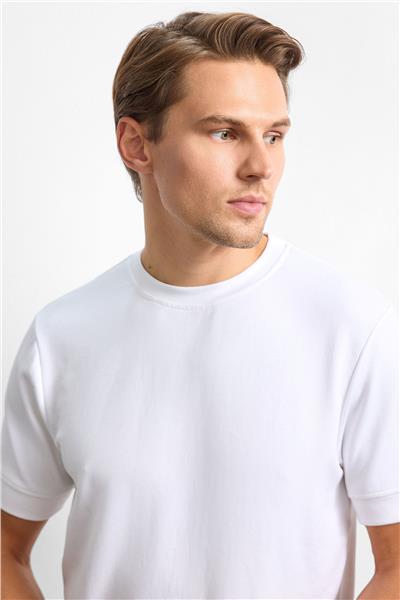 Beyaz Regular Fit Bisiklet Yaka Tişört