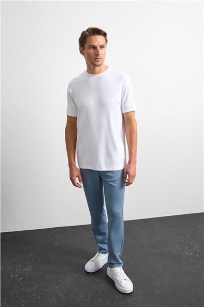 Beyaz Regular Fit Bisiklet Yaka Tişört