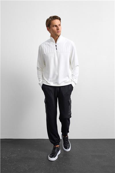 Beyaz Regular Fit Dik Yaka Fermuarlı Sweatshirt