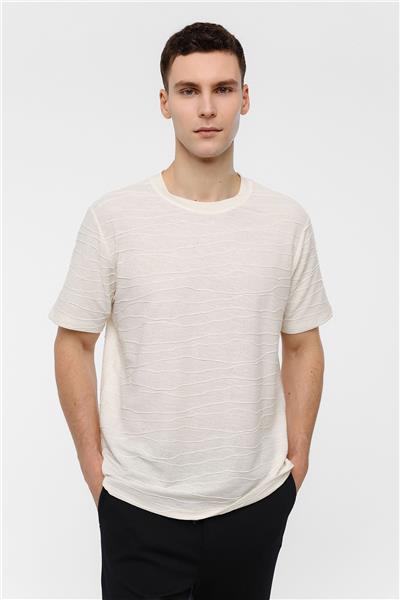 Ekru Bisiklet Yaka Jakarlı Tişört